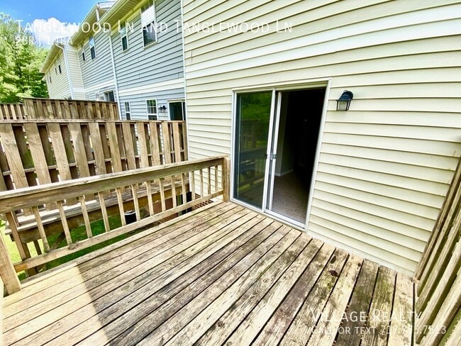 Building Photo - 442 Tanglewood Ln