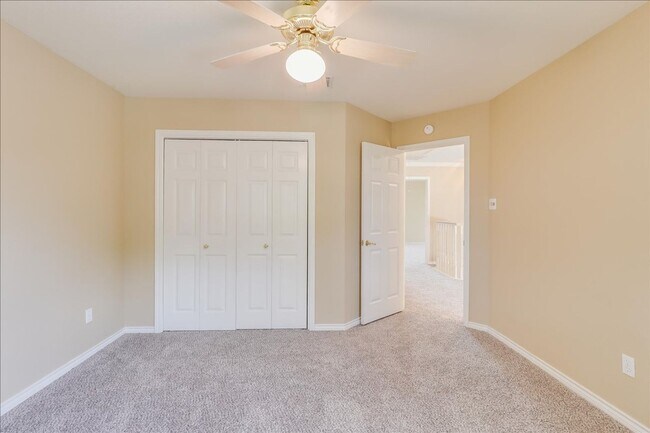 Building Photo - 7426 Lake Travis Dr