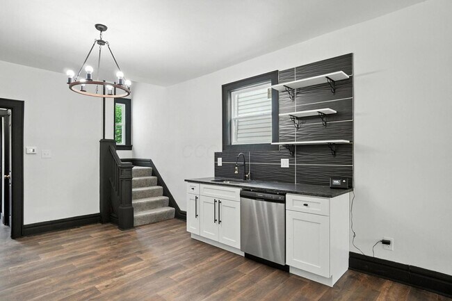 Building Photo - 887-889-889 E Livingston Ave