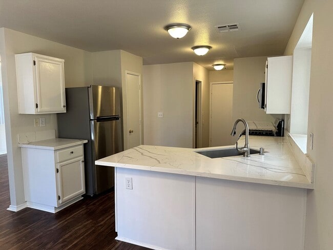 Building Photo - GORGEOUS NORTHWEST HOME, MOVE IN READY!