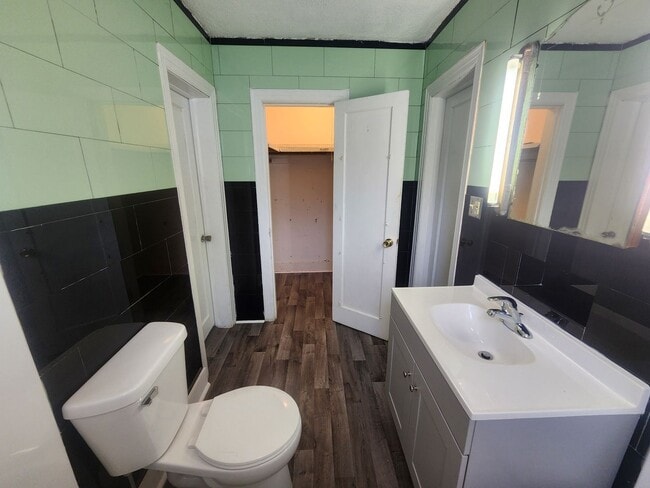 Building Photo - 2 Bedroom Home