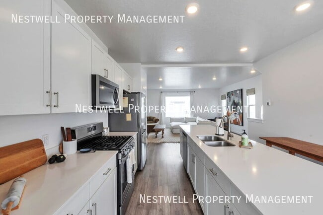 Building Photo - 1123 E Hatch Row