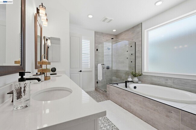 Building Photo - 1550 Plumas Dr