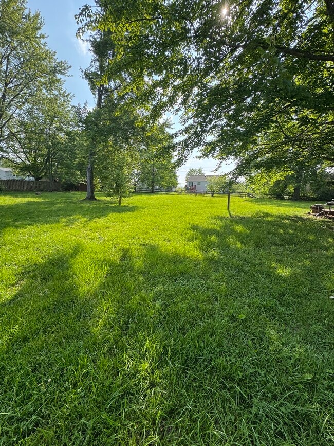 Building Photo - 6911 Sequoia Ct