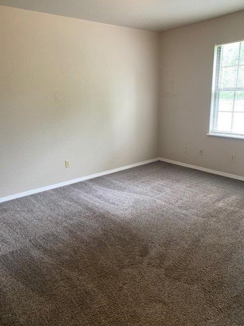 Building Photo - 824 Russell Cir