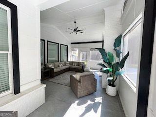 Building Photo - 960 Nours Cir SE