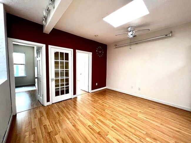 Building Photo - Great 2 bed, 2 bath near Lechmere