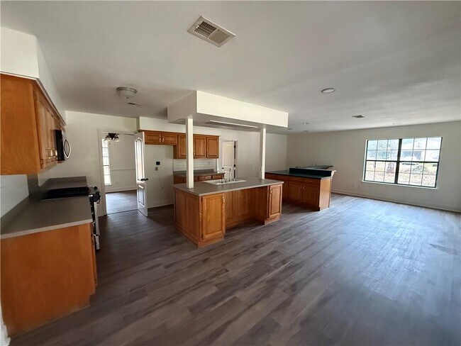 Building Photo - 2333 Burgett Rd