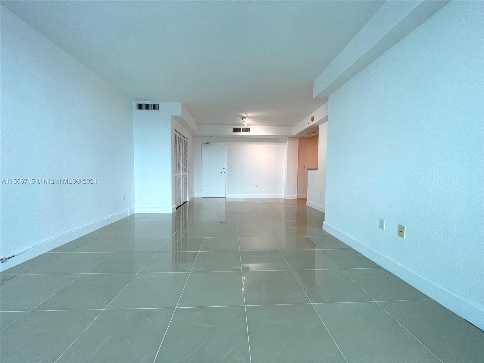 Building Photo - 7501 E Treasure Dr