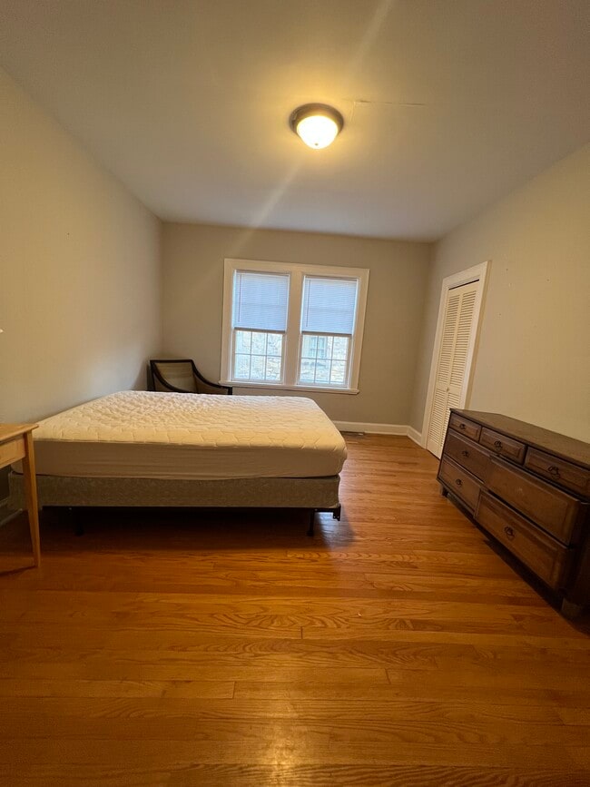 Building Photo - 815 W Johnson St