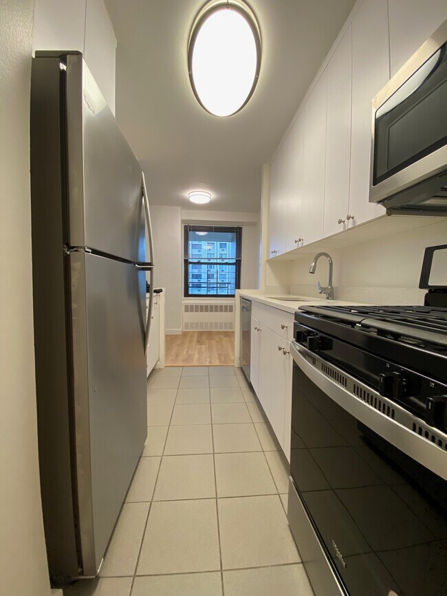 KITCHEN - 44 W 95th St