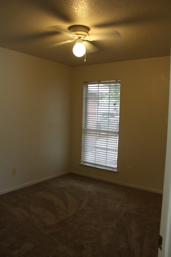 Building Photo - SHORT TERM RENTAL 3-6 MONTHS - 4 bedroom, ...