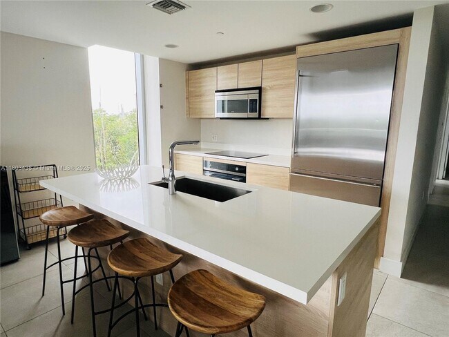 Building Photo - 16385 Biscayne Blvd