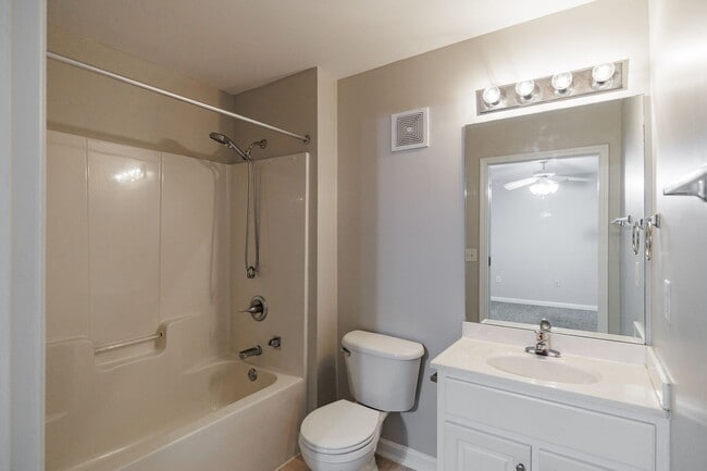 Building Photo - Ground-level, one-story condo in the highly sought-after gated community, The Woodlands of Athens!