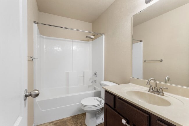 Building Photo - 207 Black Walnut Ct