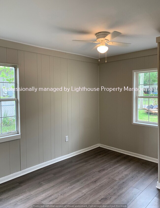 Building Photo - Bright 3 Bedroom Home With Open Layout And Storage Space