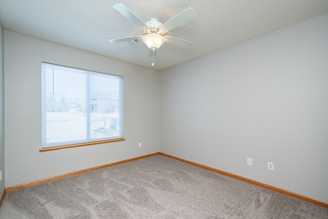 Building Photo - 1890 Goose Lake Cir