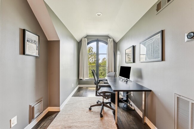 Building Photo - 7 Marilane St