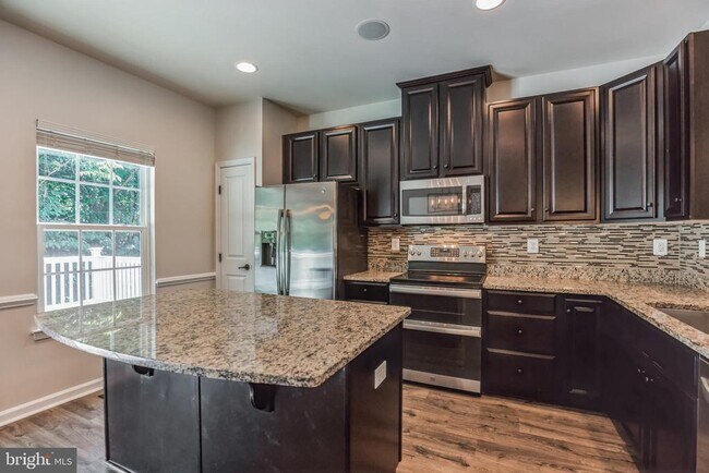 Building Photo - 8443 Clear Spring Dr