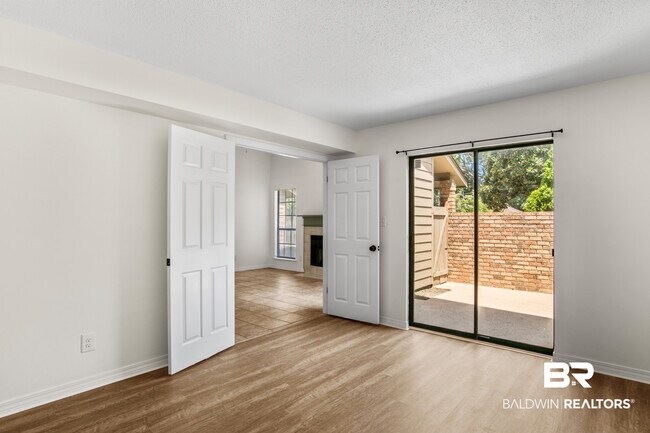 Building Photo - 200 Parma Dr