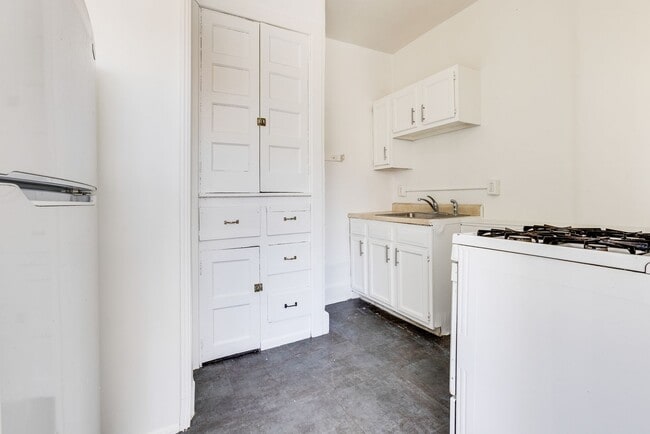 Building Photo - 750 Brownsville Rd