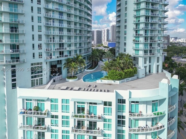 Building Photo - 1900 N Bayshore Dr