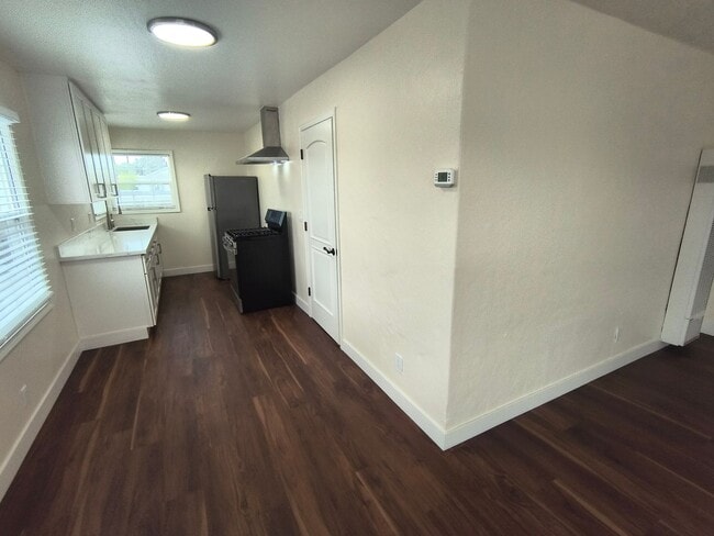 Building Photo - Newly Remodeled Spacious 1BD/1BTH Located In Hayward Near Mission Blvd!!!