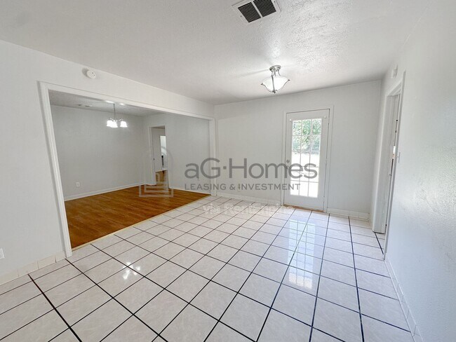 Building Photo - 3032 NW 70th St
