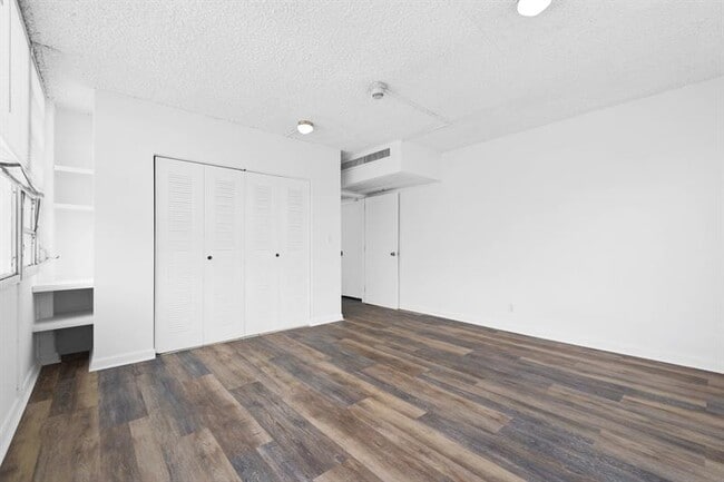 Building Photo - 3003 Terramar St