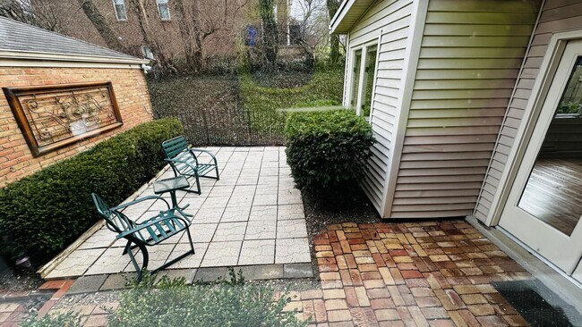 Building Photo - 2948a Candlelight Way