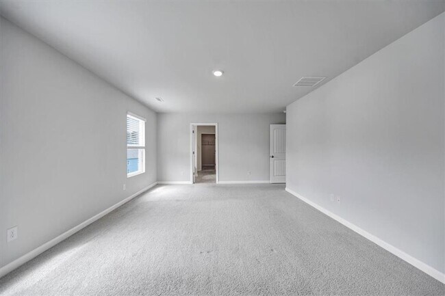 Building Photo - 167 Fernbrook Trl