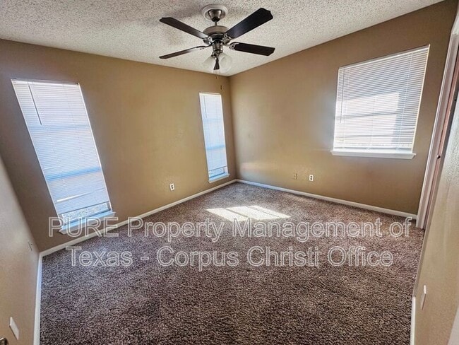 Building Photo - 862 Siskin Cir