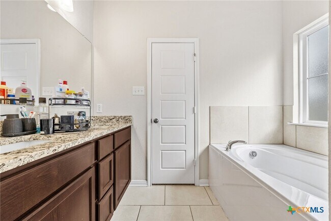 Building Photo - 918 James Parker Cir