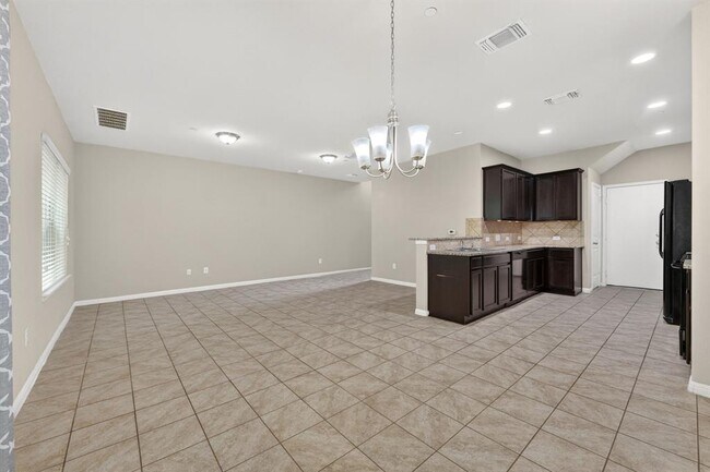 Building Photo - 516 E Slaughter Ln