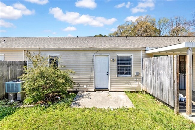 Building Photo - Condo for rent in Grayson Valley