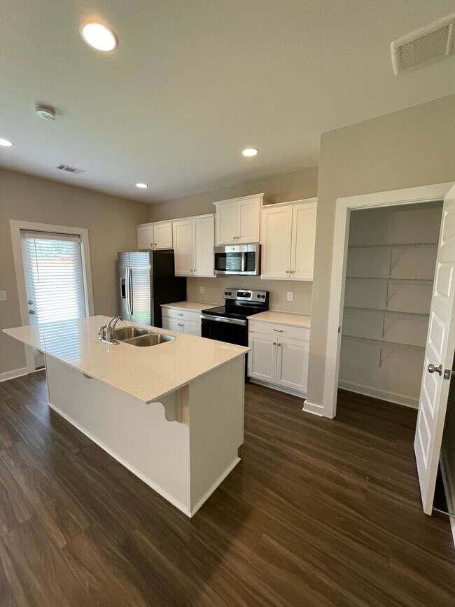 Building Photo - Home for Rent in Tuscaloosa, AL!!! View wi...