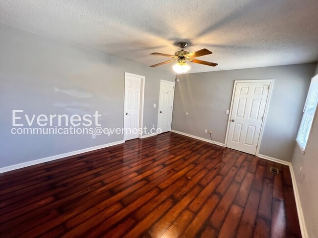 Building Photo - 5016 Cheshire Ct