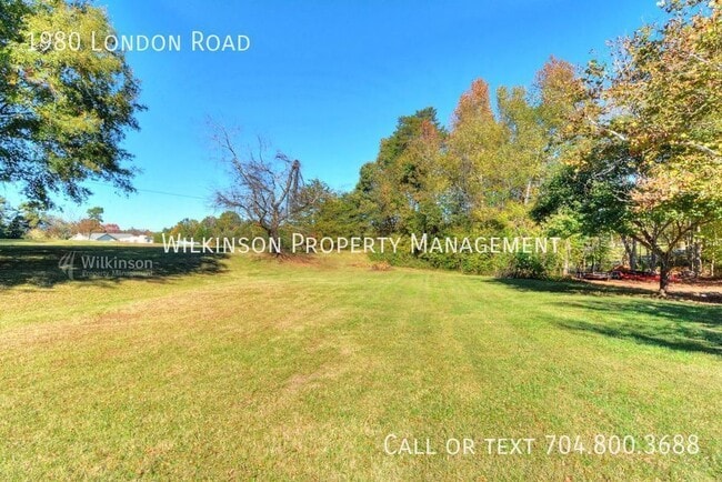 Building Photo - 3 Bedrooms, 2 Baths Ranch In Mooresville Q...