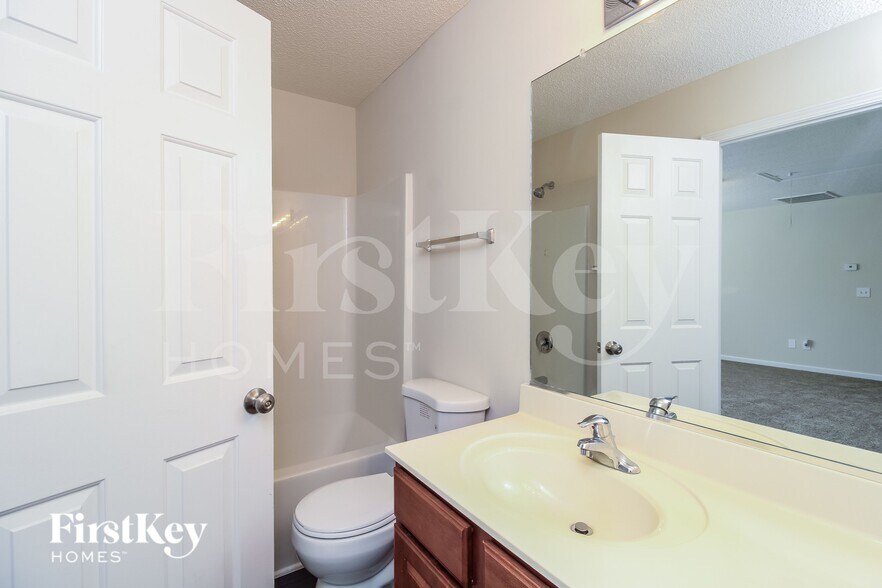 Building Photo - 1901 Harvick Ct