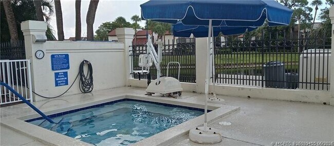 Building Photo - 5801 Coach House Cir