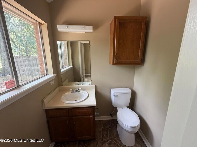 Building Photo - 1695 Ravenwood Ln