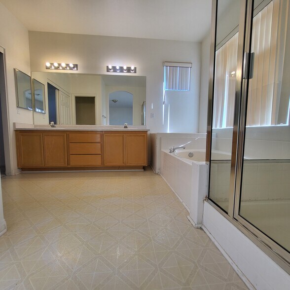 Building Photo - 211 Tayman Park Ave