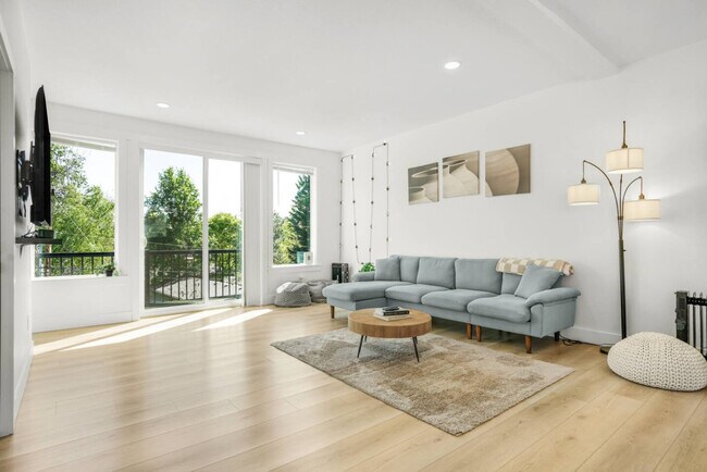 Primary Photo - 3309 NE 42nd Pl