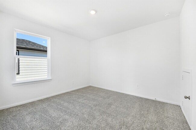 Building Photo - 3930 El Vaquero Ct