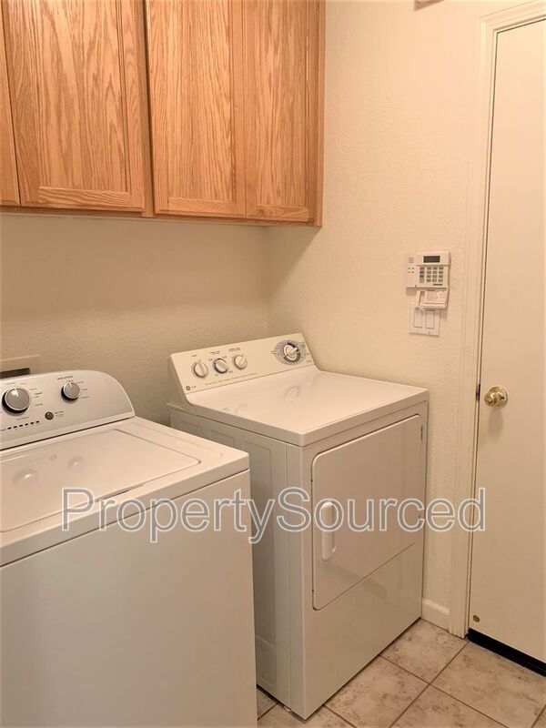Building Photo - 857 Tannehill Dr