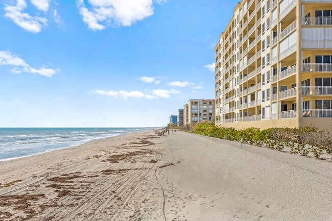 Building Photo - 1045 Jimmy Buffett Mem Hwy