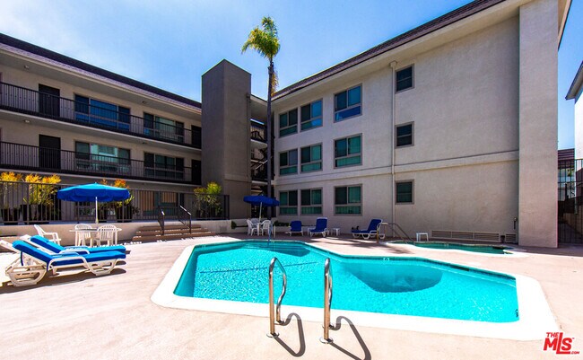 Building Photo - 6001 Canterbury Dr