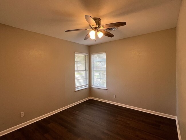 Building Photo - Remodeled 3 Bedroom 2 Bath Home