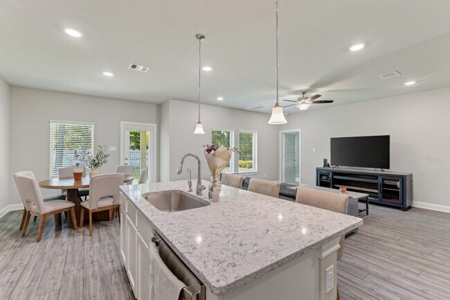 Building Photo - 17104 Coneflower Pl