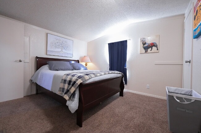 Building Photo - Modern 2-Bedroom/2 Bath Home